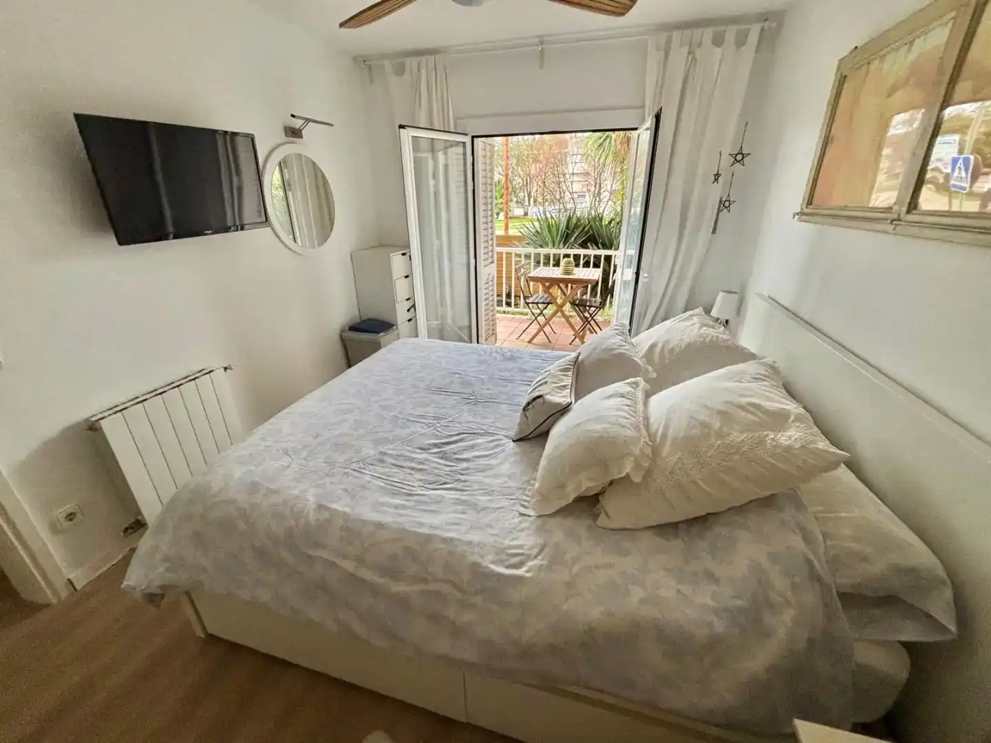 Bedroom of Flat for sale in Vilanova i la Geltrú  with Air Conditioner, Swimming Pool and Balcony