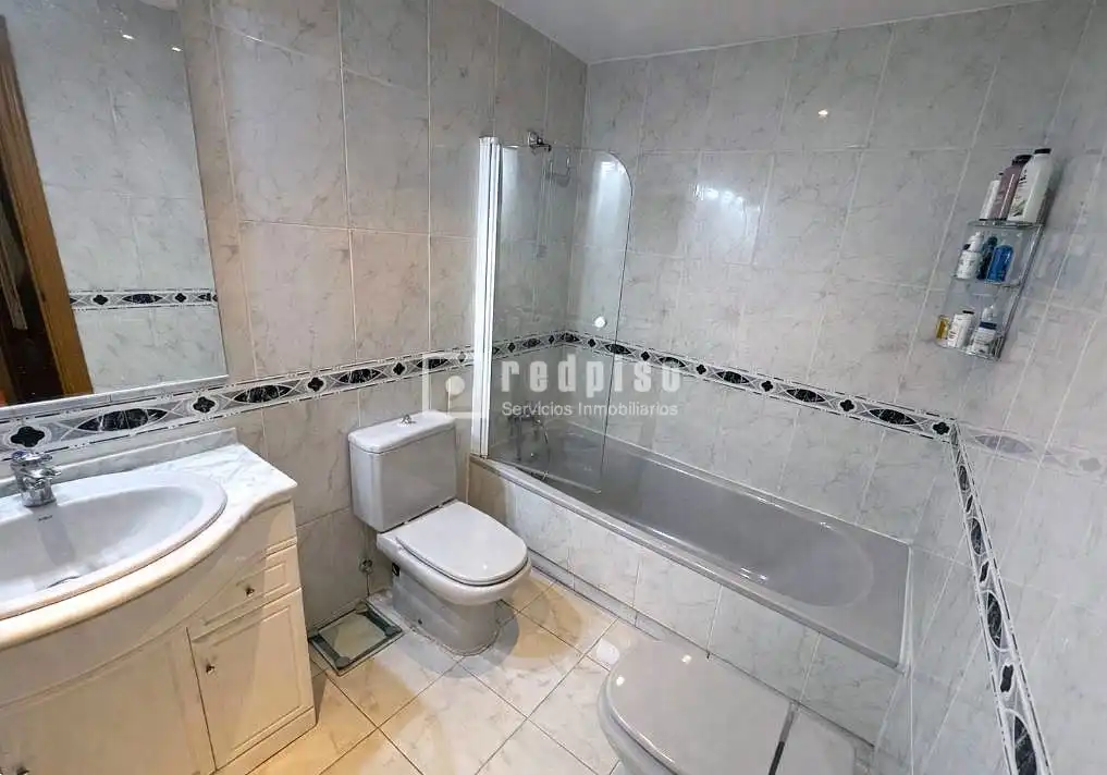 Badezimmer von Wohnung zum Verkauf in Coslada mit Heizung, Privatgarten und Terrasse