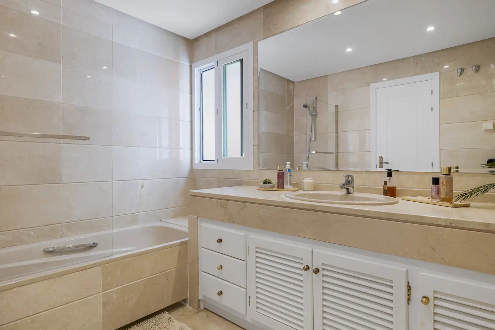 Bany de Àtic en venda en Estepona amb Aire condicionat, Terrassa i Piscina