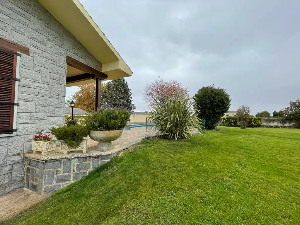 Jardí de Casa o xalet en venda en Castañares de Rioja amb Calefacció, Jardí privat i Parquet