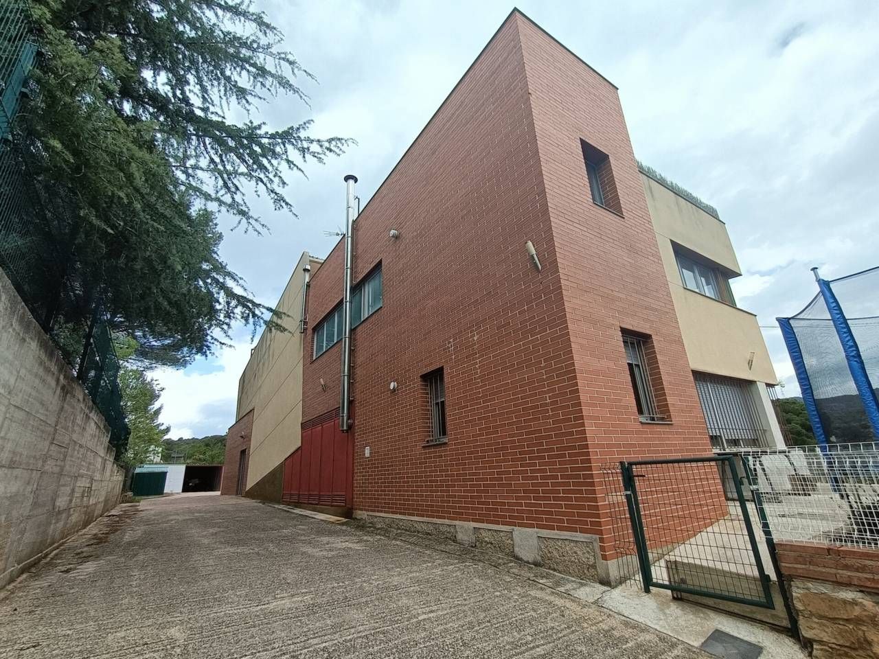 Vista exterior de Edificio en venta en Sant Llorenç Savall