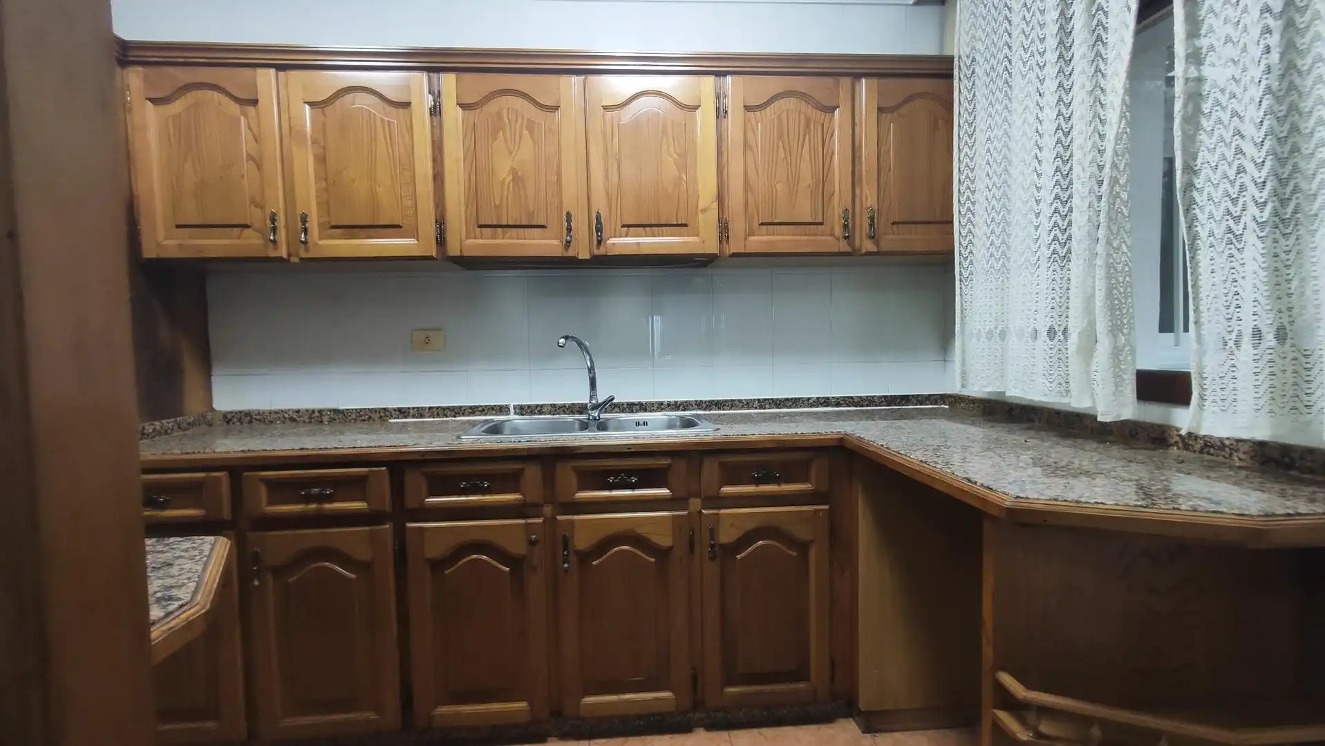 Cocina de Piso en venta en Vigo  con Calefacción, Trastero y Balcón