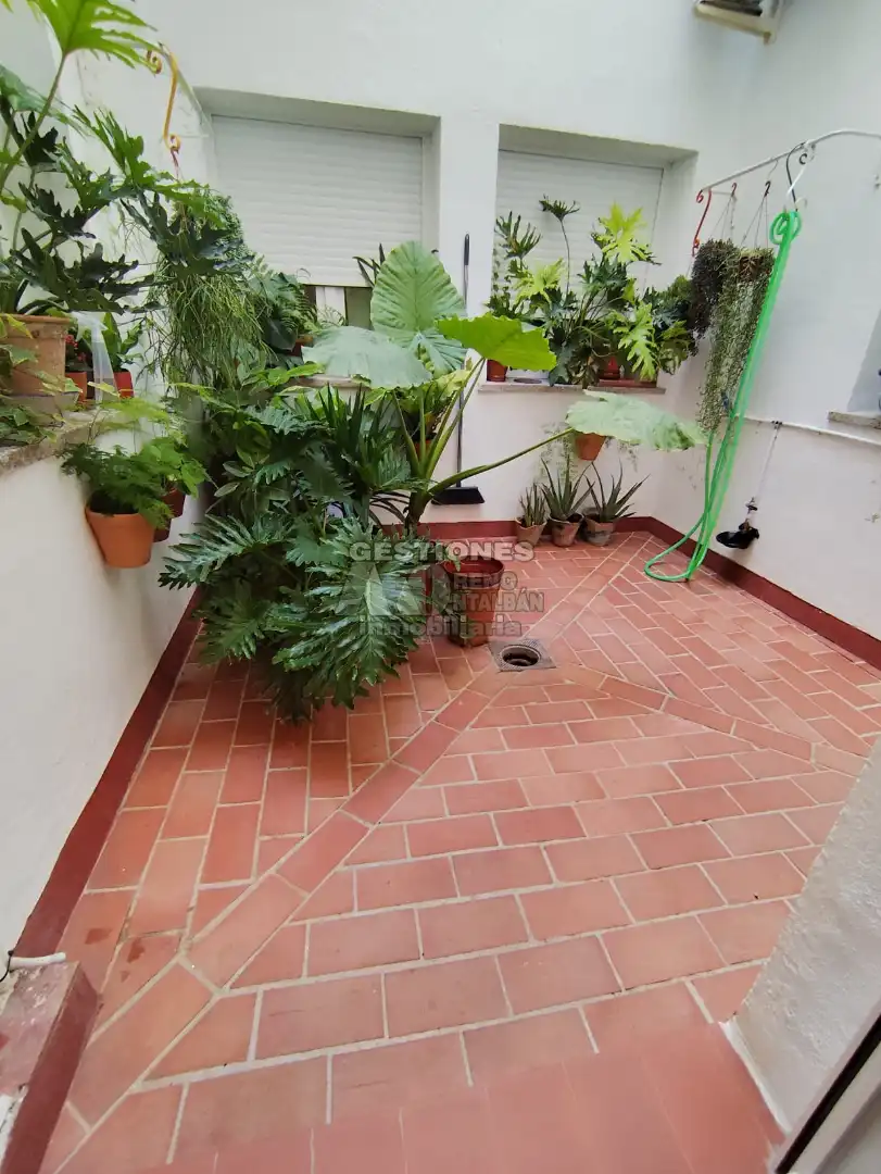 Terrassa de Pis de lloguer en Granada amb Calefacció, Moblat i Forn