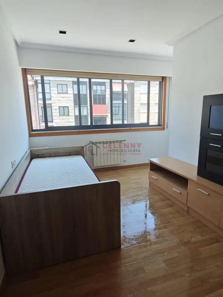 Habitación de Piso de alquiler en Ourense Capital  con Calefacción, Parquet y Trastero