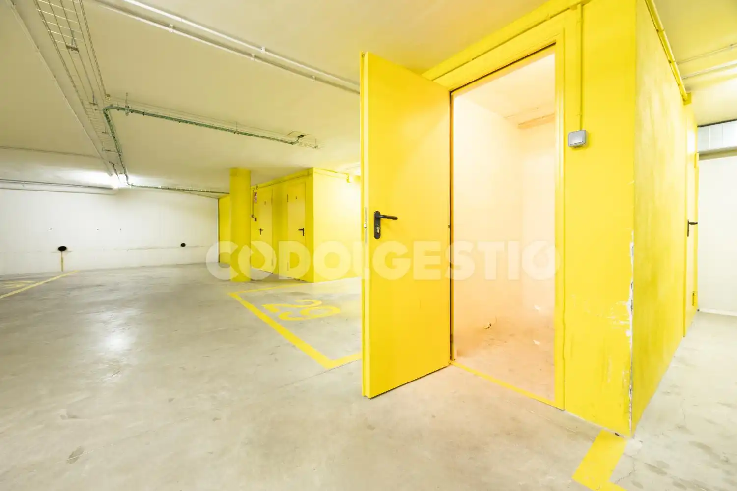 Parking of Flat for sale in Vic