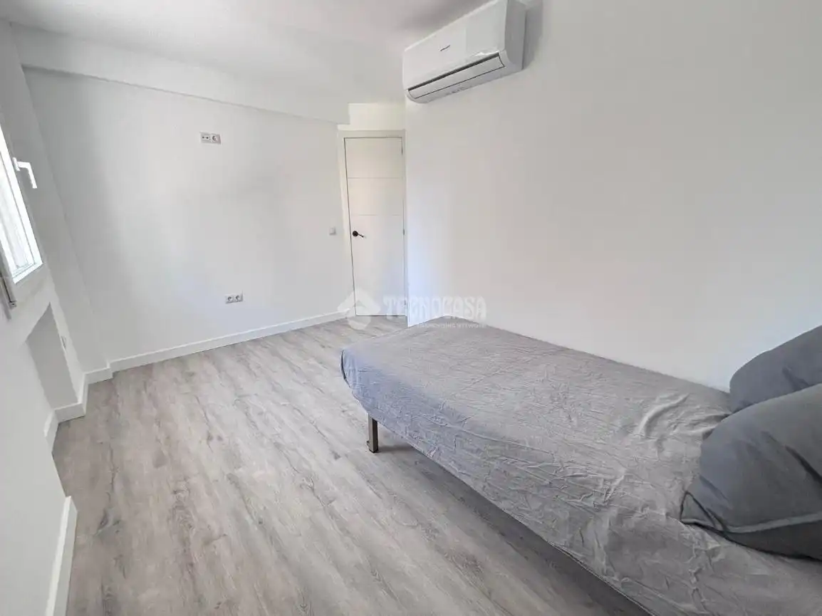 Bedroom of Flat for sale in Madrid