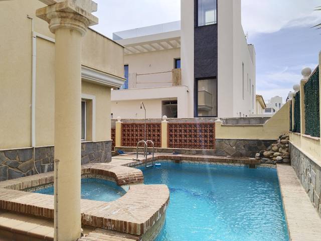 Casa adosada en Venta en Puerto de Garrucha