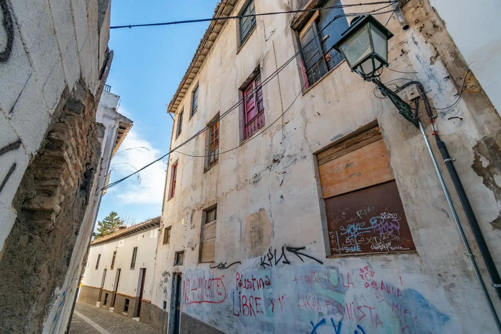 Vista exterior de Edificio en venta en Granada