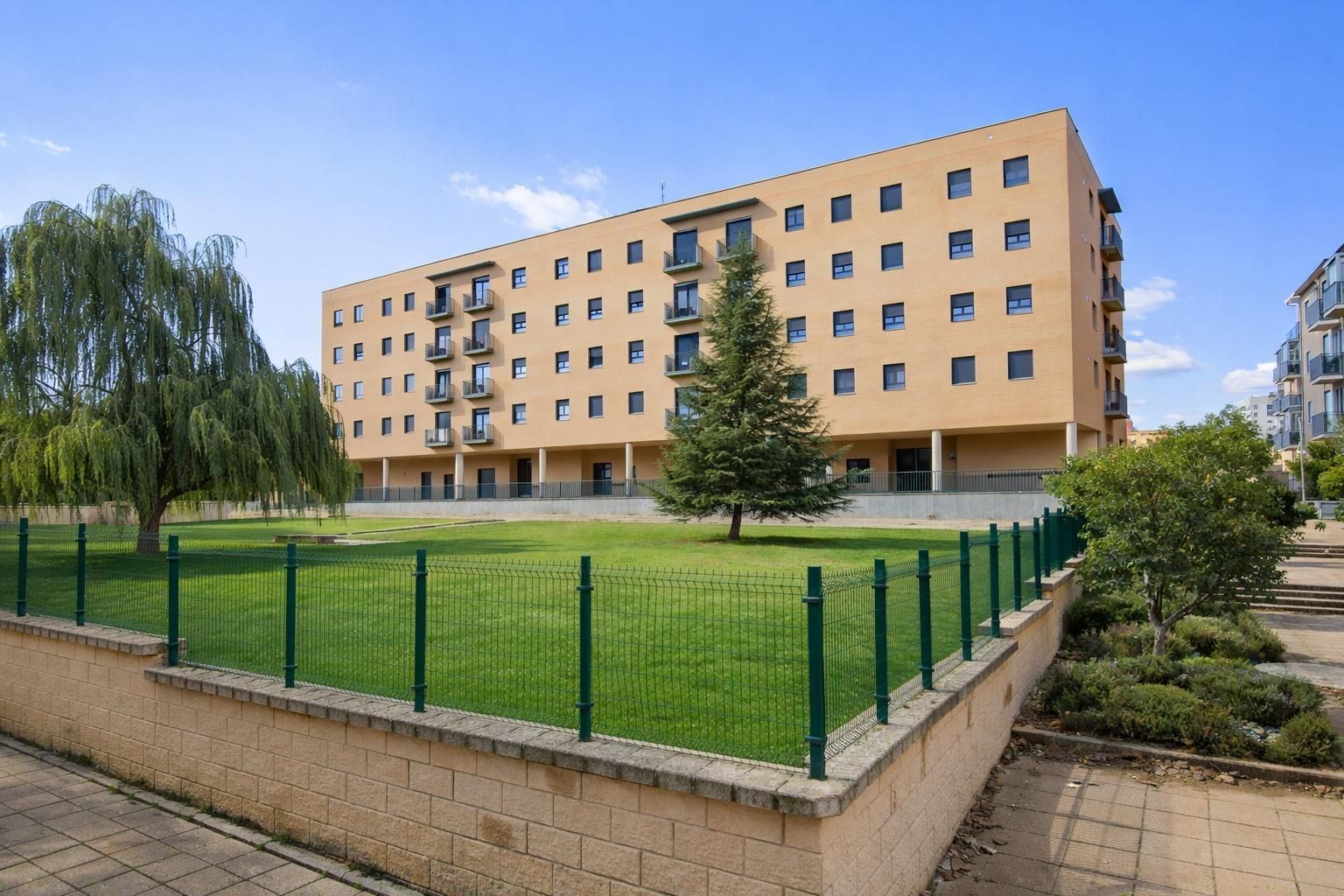 Vista exterior de Piso en venta en Salamanca Capital con Balcón