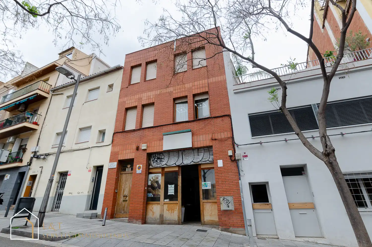 Vista exterior de Edificio en venta en Barcelona