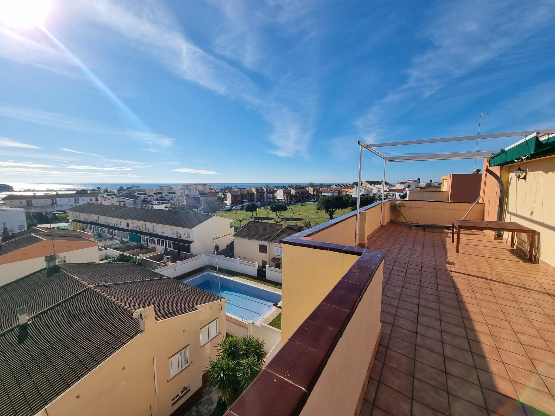 Vista exterior de Dúplex en venda en Torredembarra amb Jardí privat, Terrassa i Traster