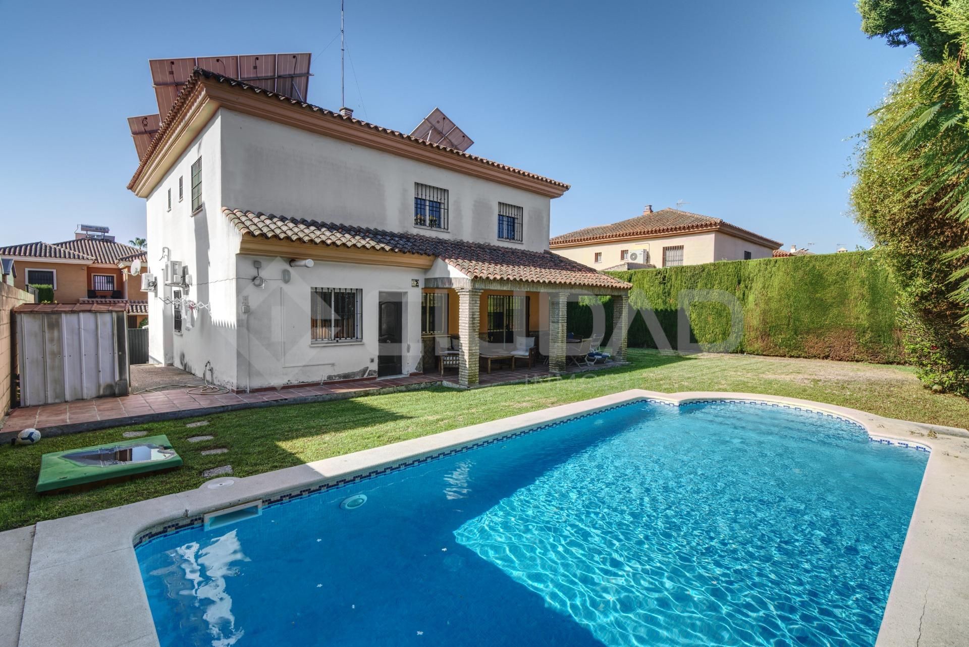 Jardí de Casa o xalet en venda en Gelves amb Aire condicionat, Jardí privat i Terrassa