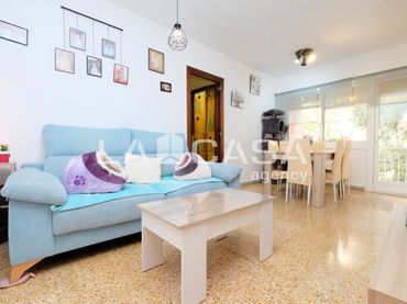 Piso con balcón en venta en Nou Barris