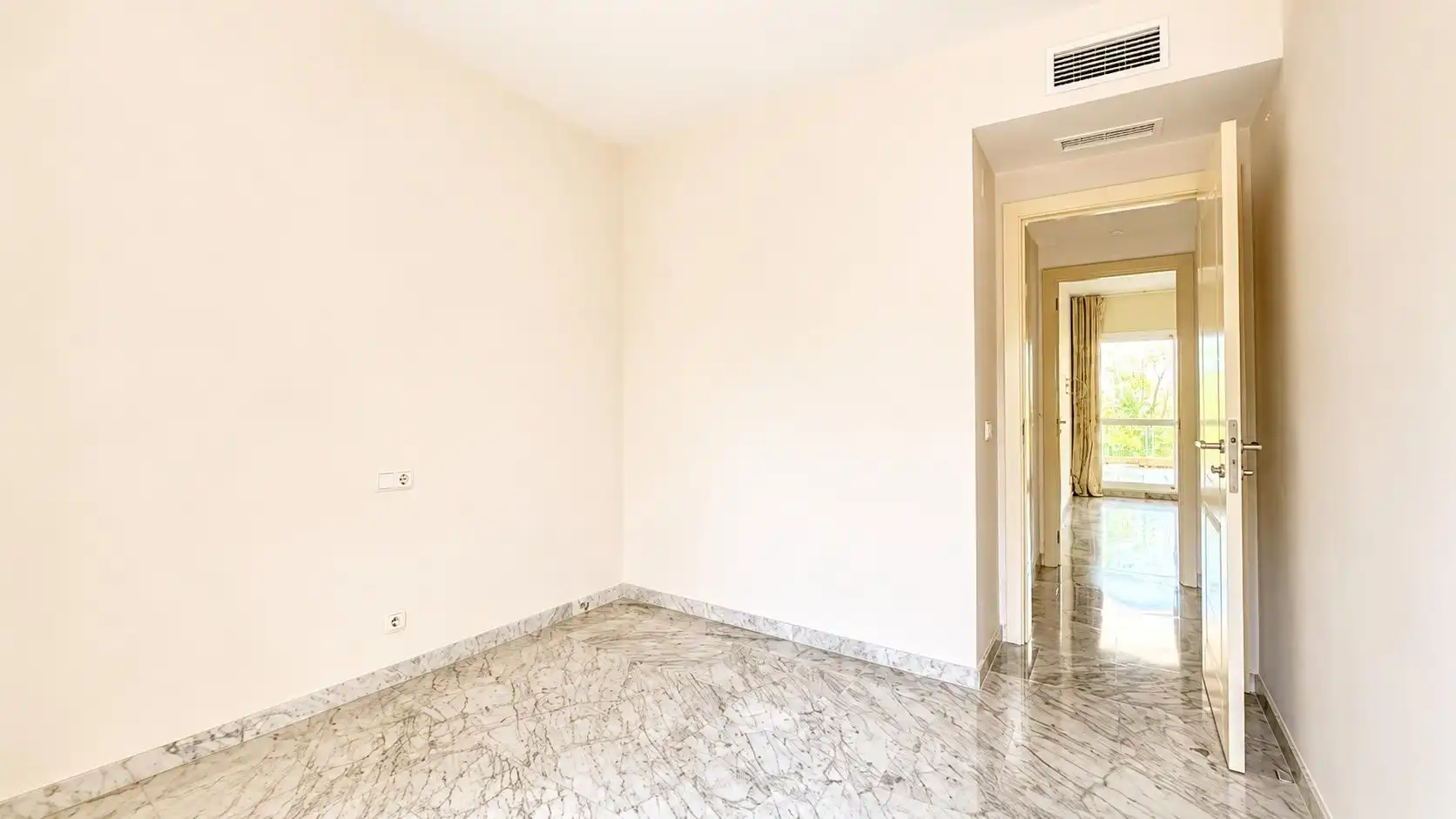 Apartamento de alquiler en Marbella con Aire acondicionado, Terraza y Piscina comunitaria