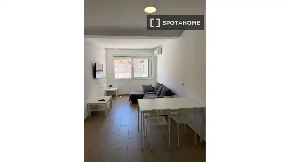 Vista exterior de Piso de alquiler en Cornellà de Llobregat con Aire acondicionado, Calefacción y Amueblado