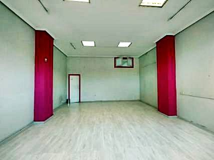 Local comercial en Alquiler en Avenida Calvo Sotelo en Solares - Valdecilla