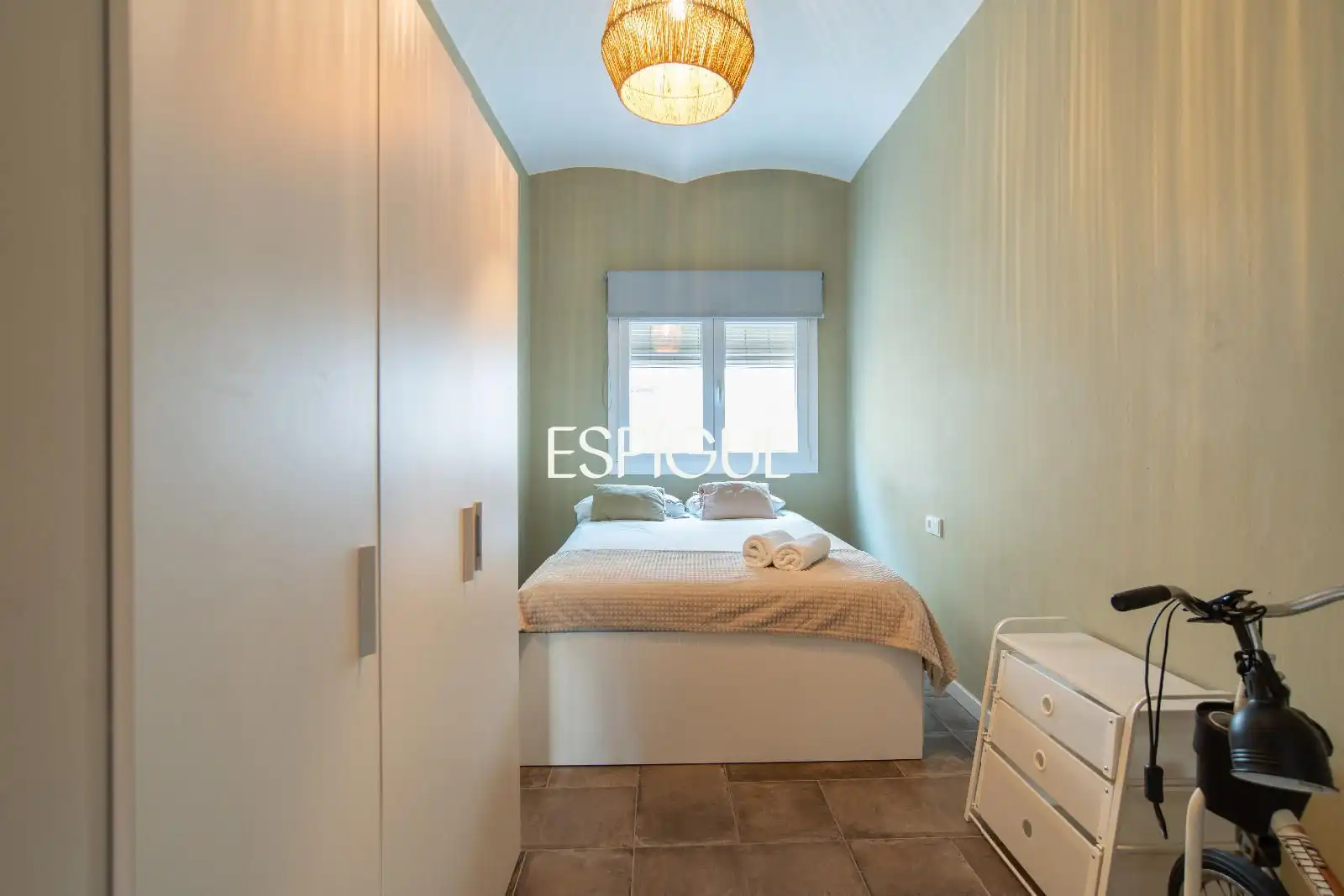 Schlafzimmer von Wohnung zum Verkauf in Girona mit Klimaanlage, Heizung und Terrasse