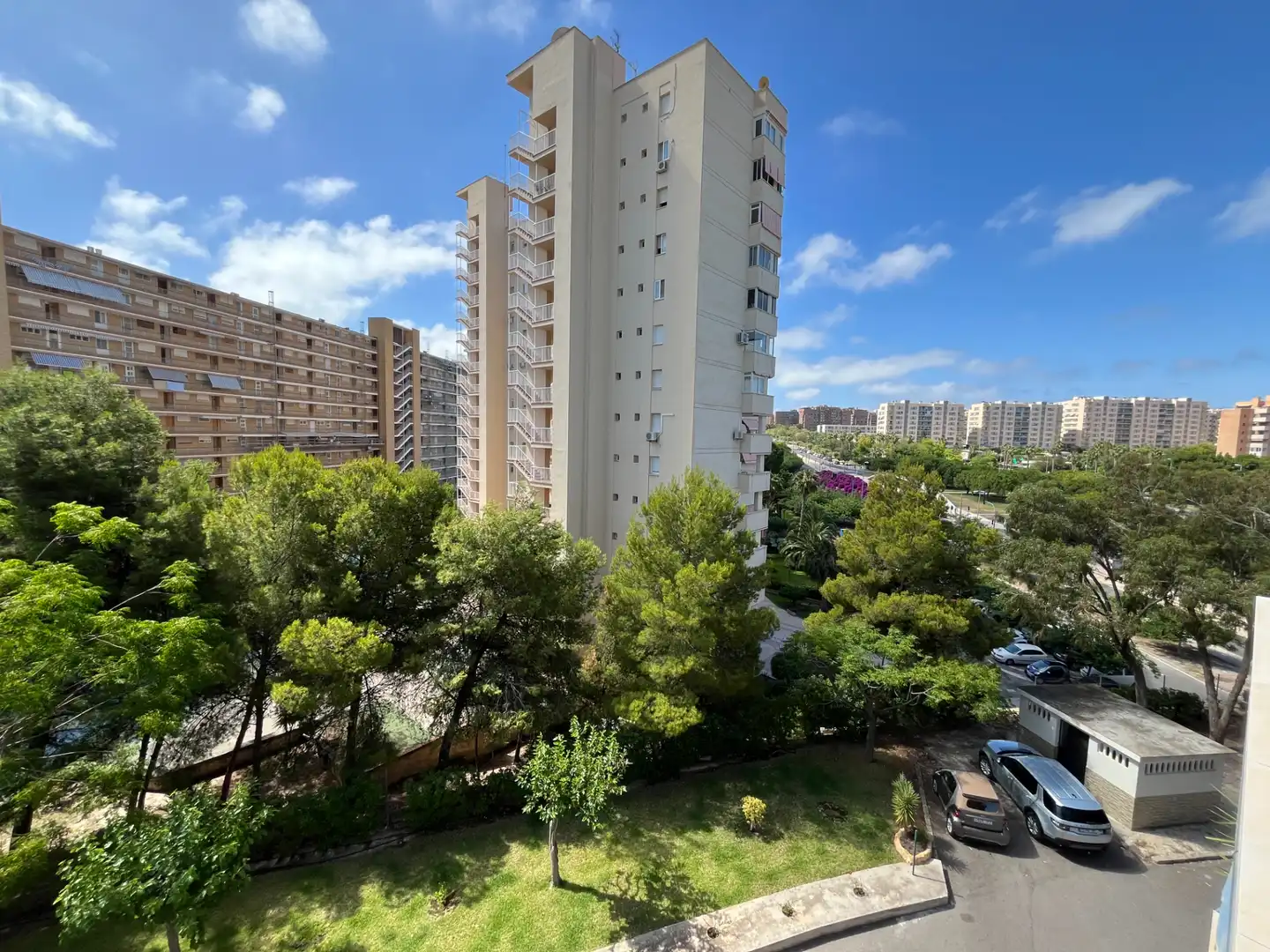 Vista exterior de Piso en venta en Alicante / Alacant con Terraza, Trastero y Amueblado