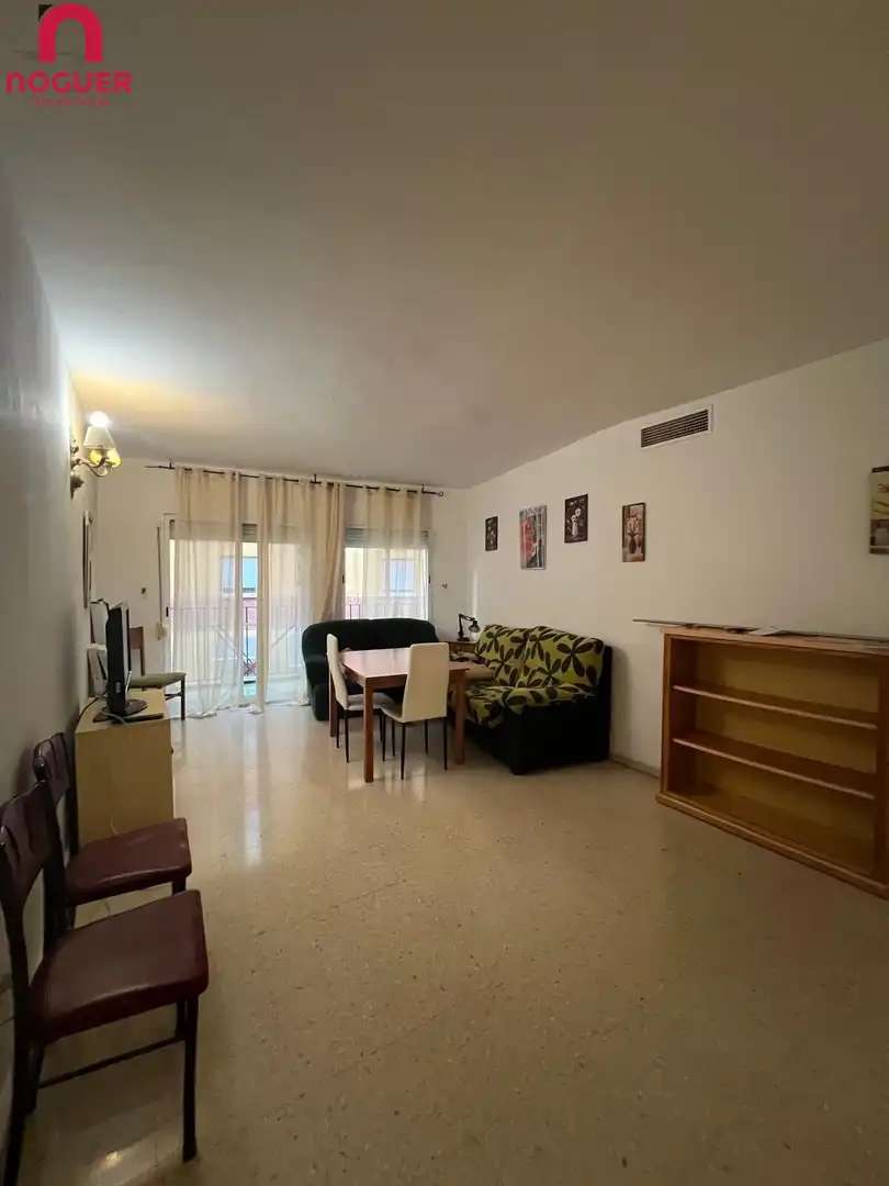 Sala d'estar de Pis de lloguer en Córdoba amb Aire condicionat, Terrassa i Moblat