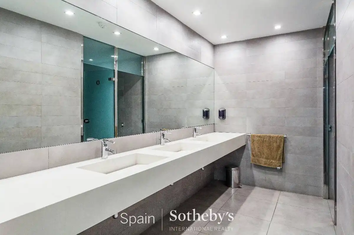 Bany de Edifici en venda en Barcelona