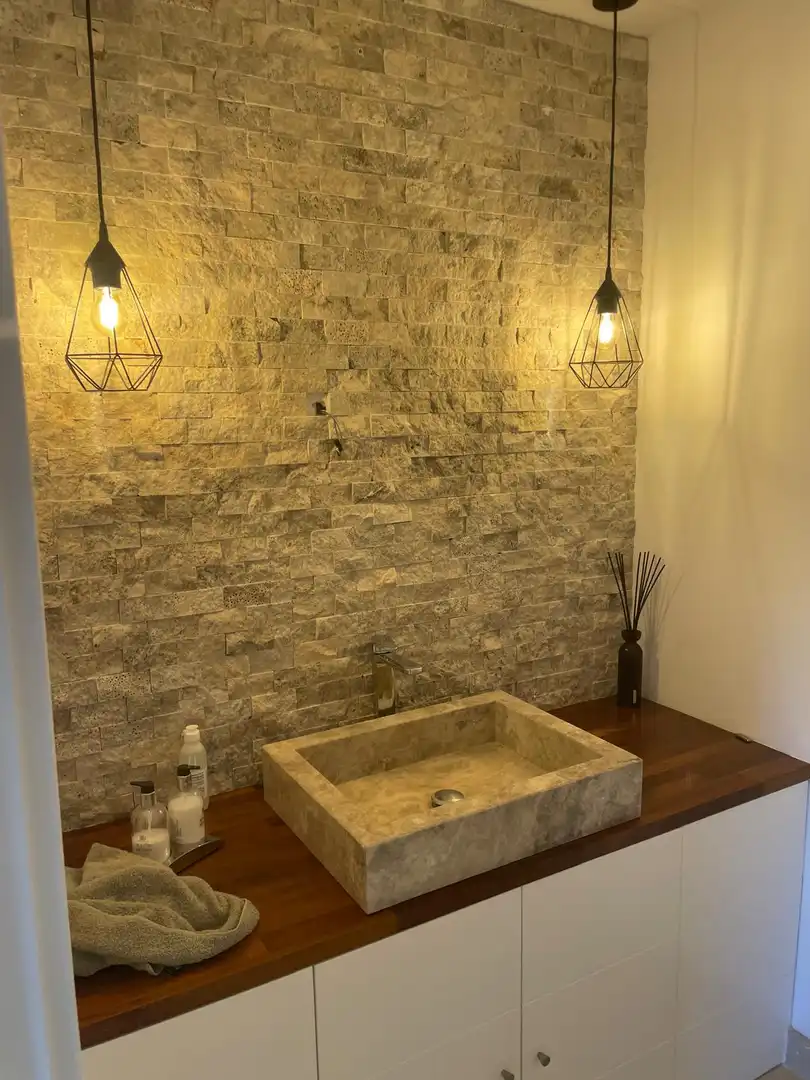 Badezimmer von Büro zur Miete in Marbella mit Klimaanlage