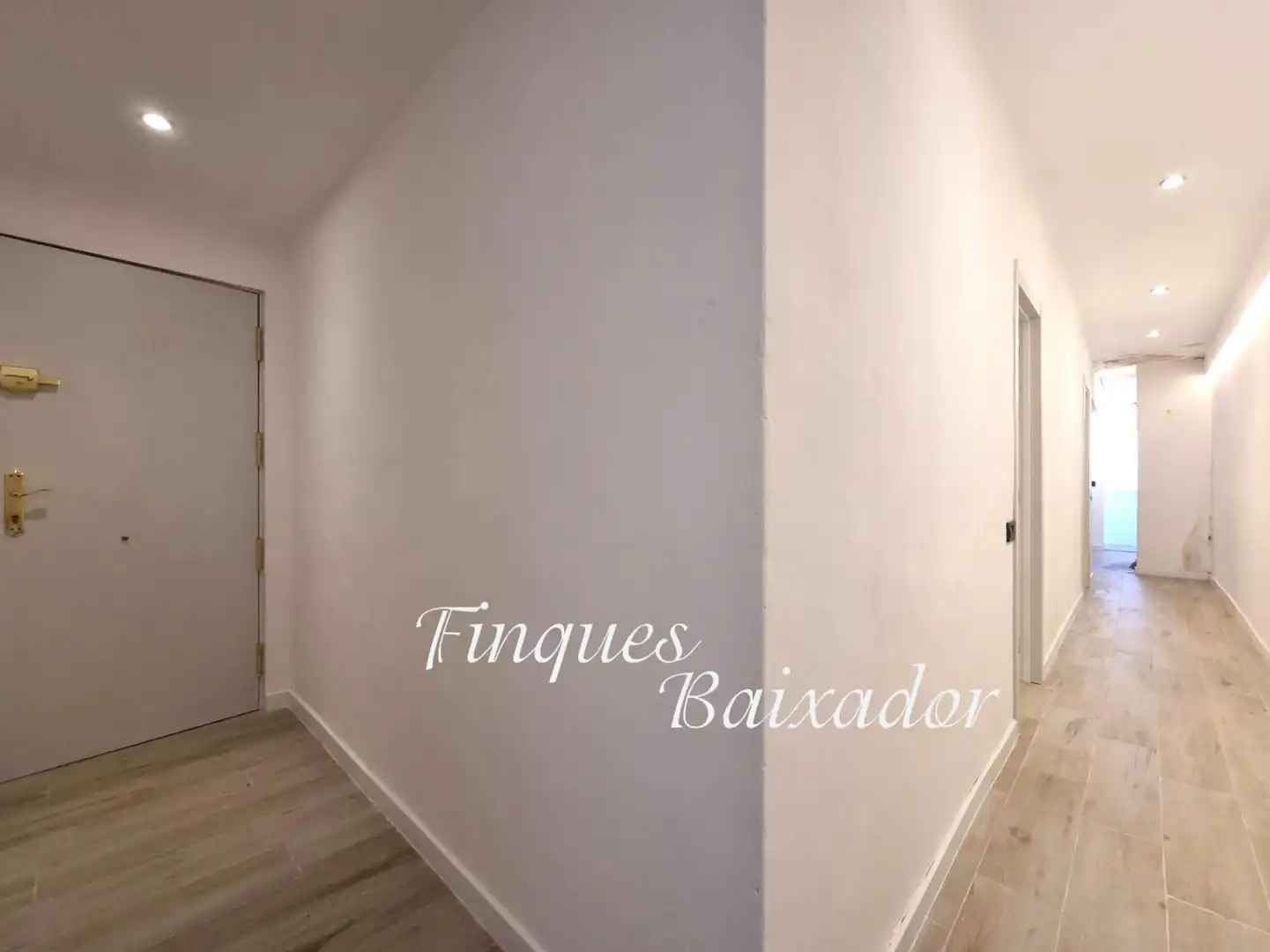 Flat for sale in Carrer de Vicenta Escoda, imagen 2