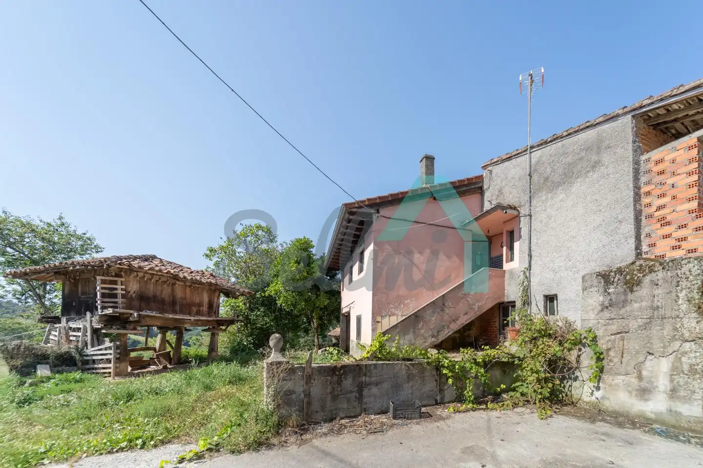 Exterior view of Houses for sale in Parres  with Heating, Private garden and Storage room