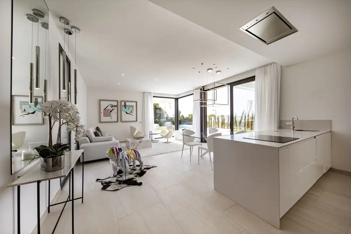 Chalet con piscina en venta en Golf Bahía, imagen 5