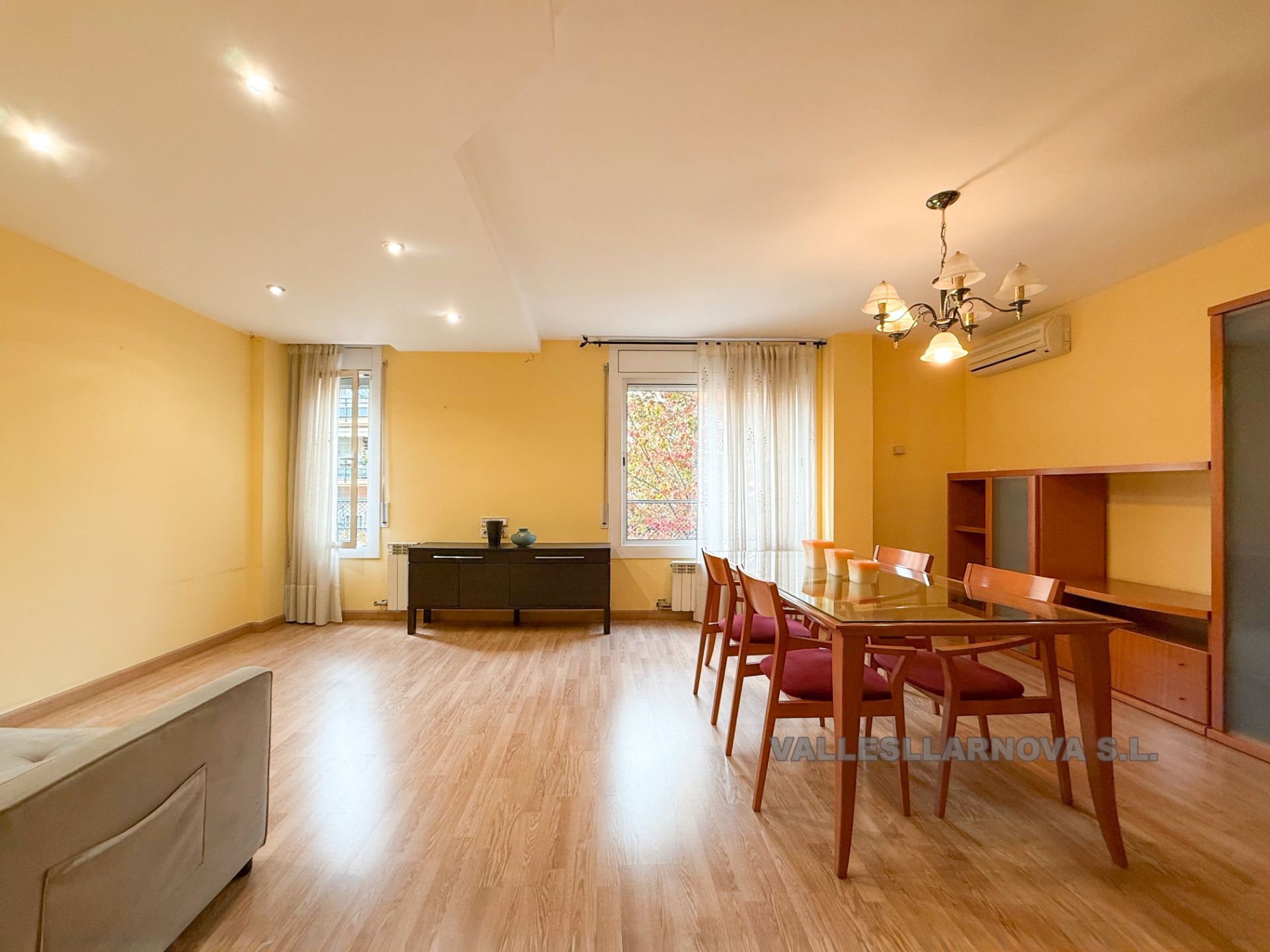 Menjador de Pis en venda en Mollet del Vallès amb Aire condicionat, Calefacció i Parquet