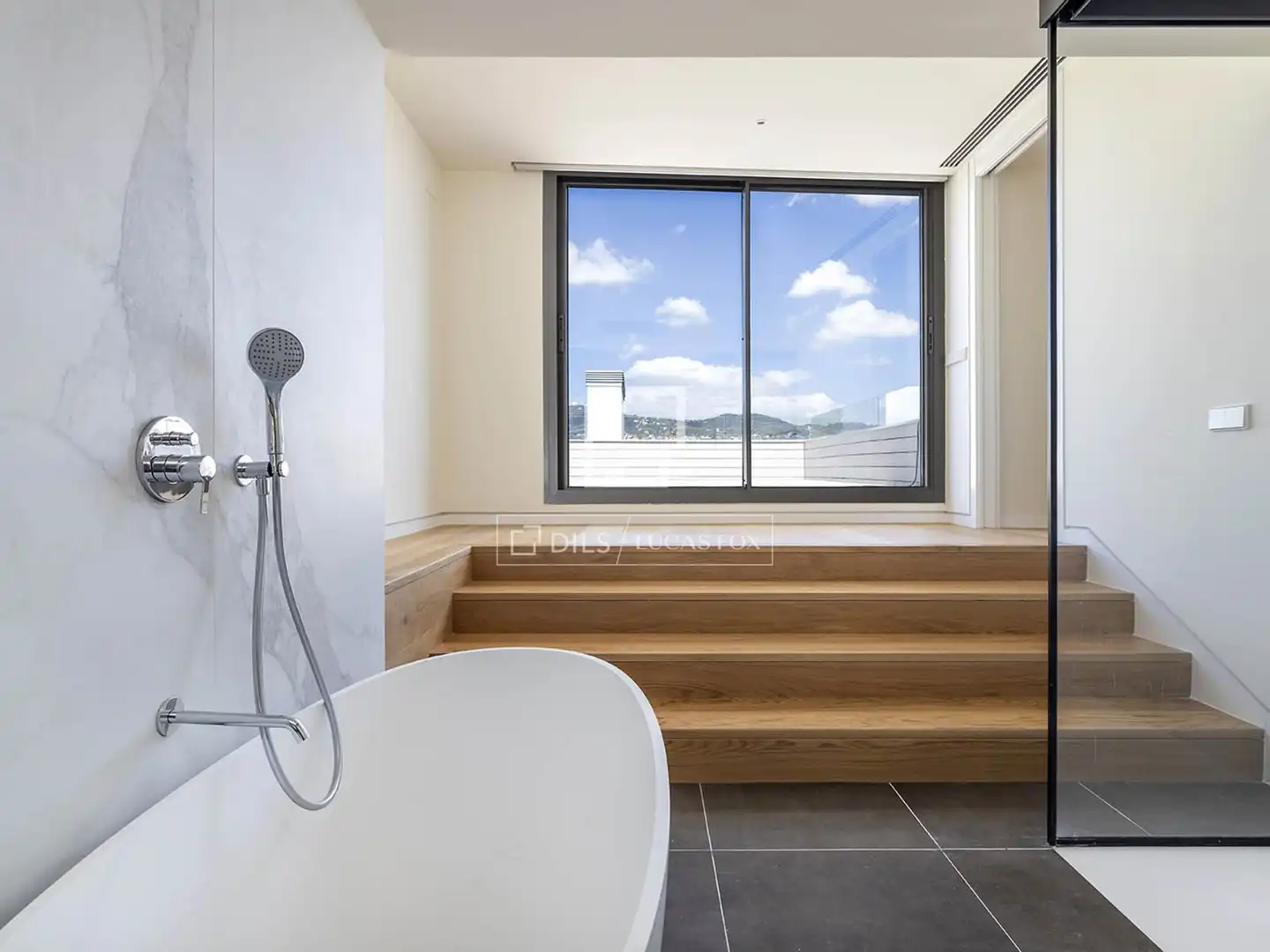 Bathroom of Attic for sale in Barcelona  with Air Conditioner, Terrace and Swimming Pool