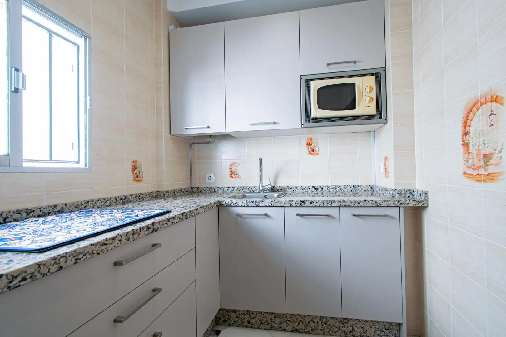 Kitchen of Flat for sale in Sevilla  with Air Conditioner, Heating and Terrace