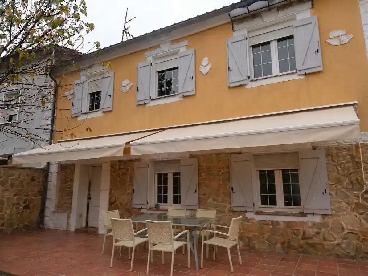 Außenansicht von Einfamilien-Reihenhaus zum Verkauf in Oña
