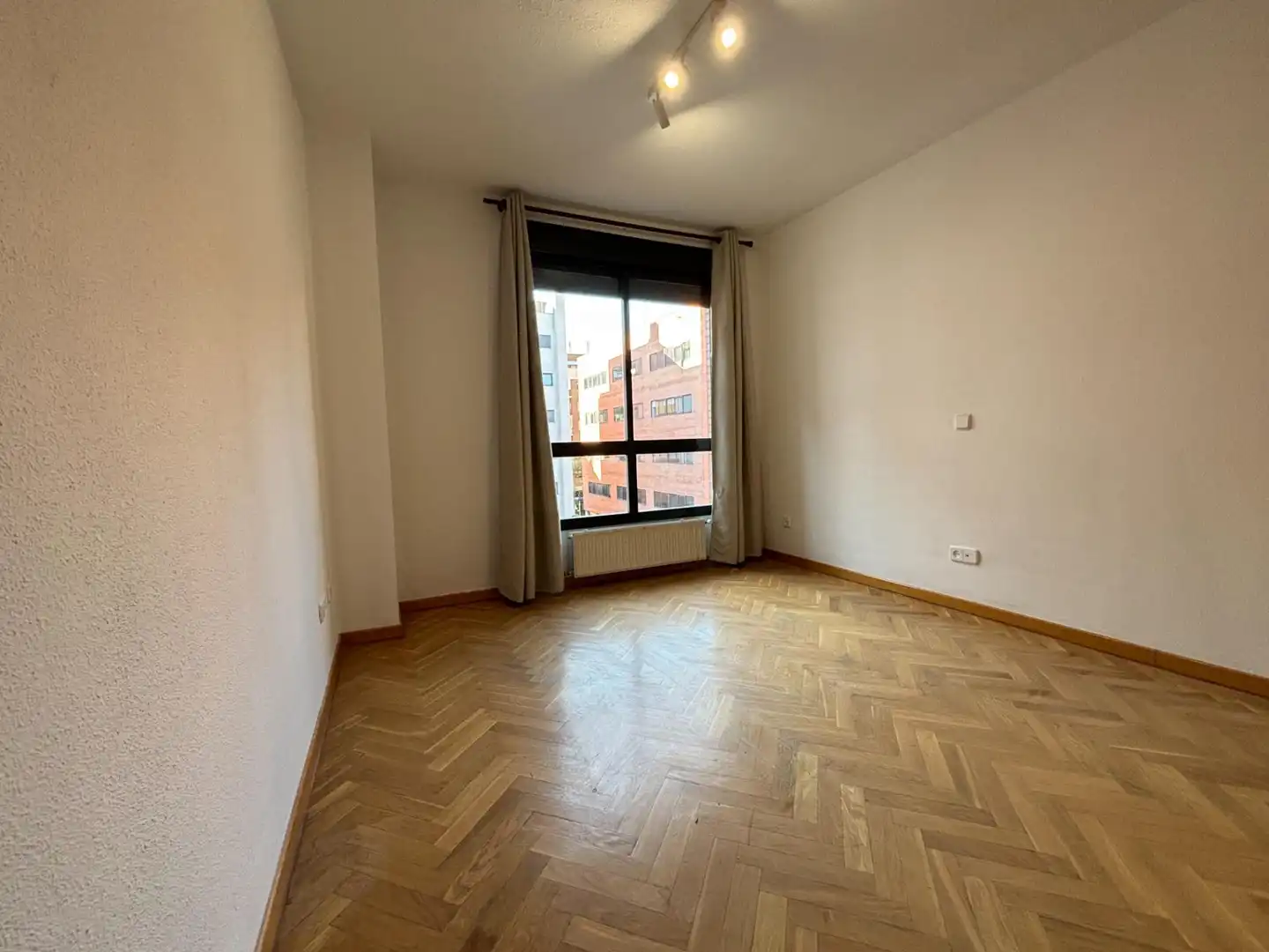 Bedroom of Flat for rent in Madrid  with Air Conditioner, Heating and Private garden