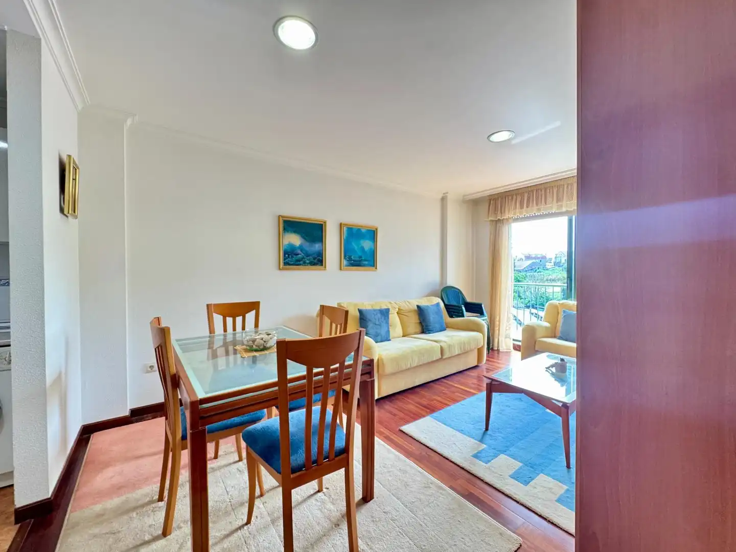 Living room of Flat for sale in Baiona  with Parquet flooring, Terrace and Storage room