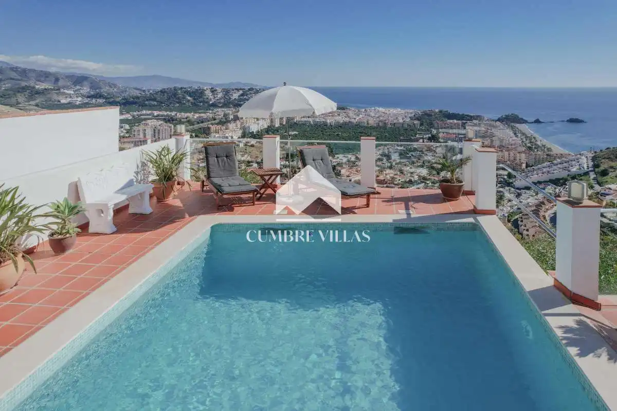 Vista exterior de Casa o xalet en venda en Almuñécar amb Jardí privat, Terrassa i Traster
