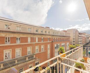 Vista exterior de Pis per a compartir en Bilbao  amb Calefacció i Balcó