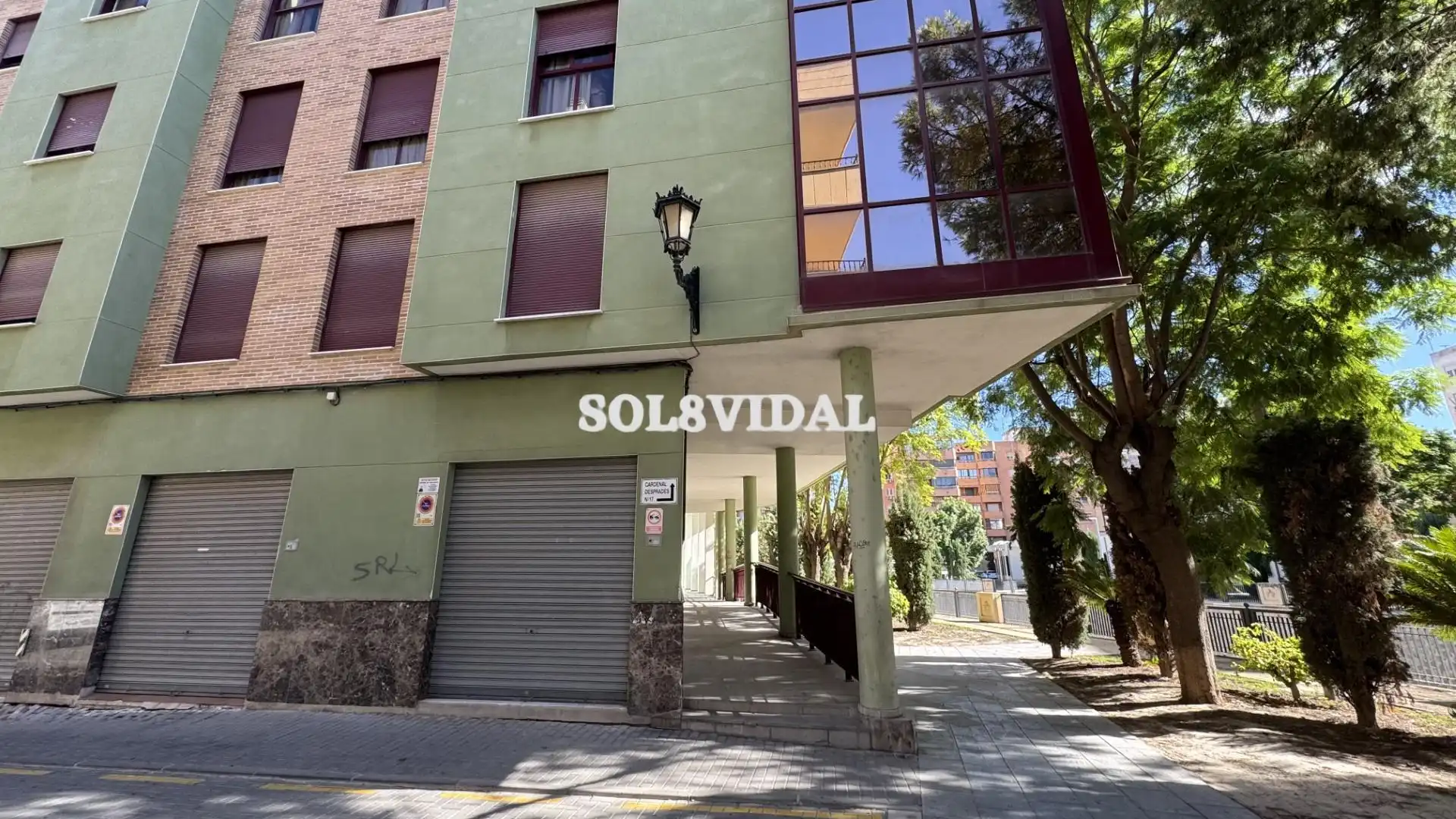 Vista exterior de Local en venta en Orihuela