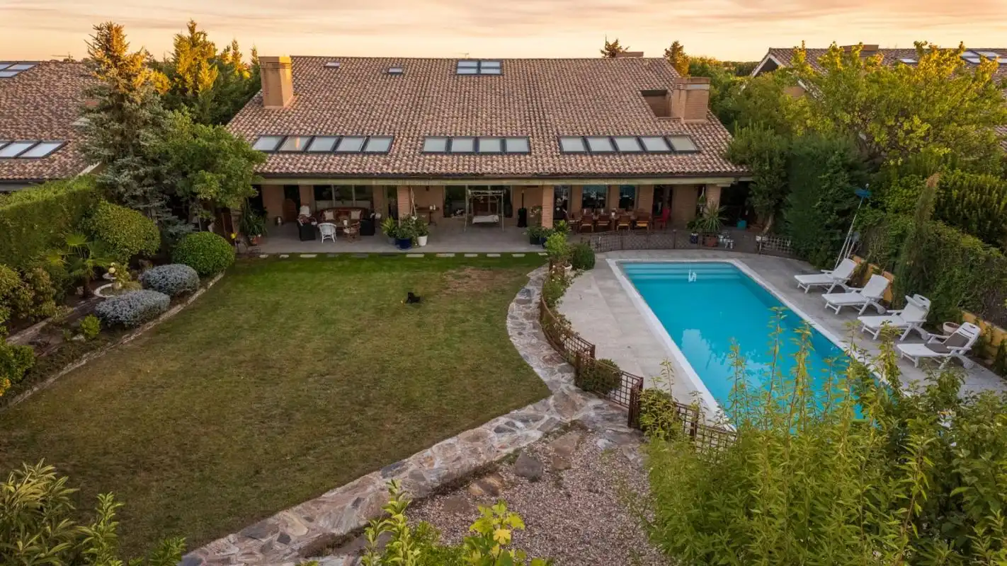 Exterior view of Houses for sale in Pozuelo de Alarcón  with Air Conditioner, Heating and Private garden