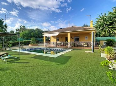 Casa con piscina en venta en Cártama, Málaga, Spain poligono 30