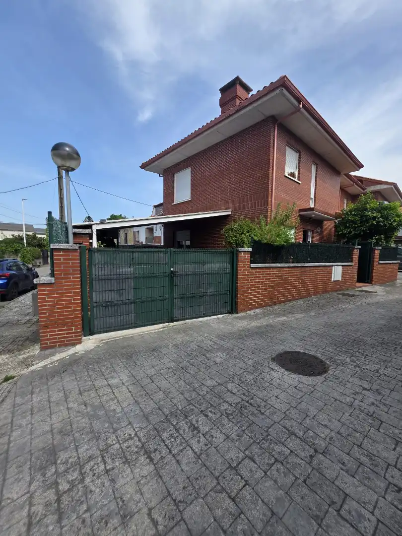 Terraced house with terrace for sale in Barrio Villapresente, imagen 3