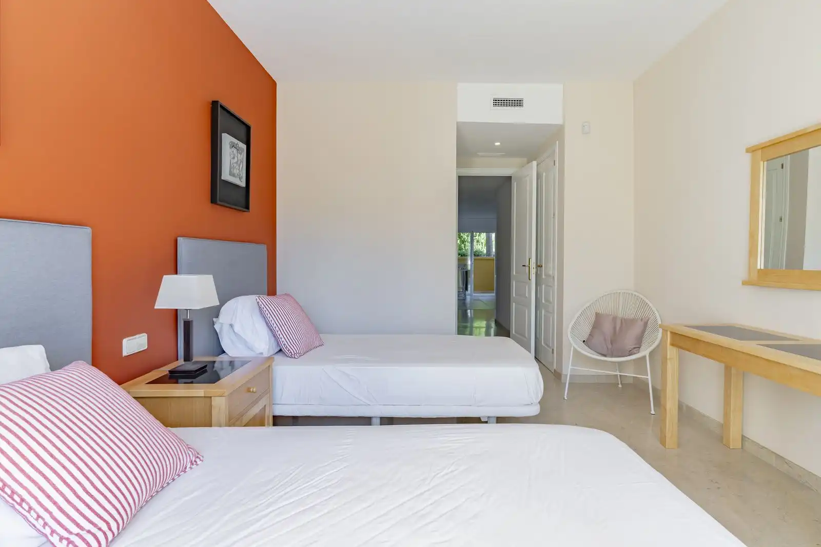 Dormitori de Apartament en venda en Marbella amb Aire condicionat, Jardí privat i Terrassa