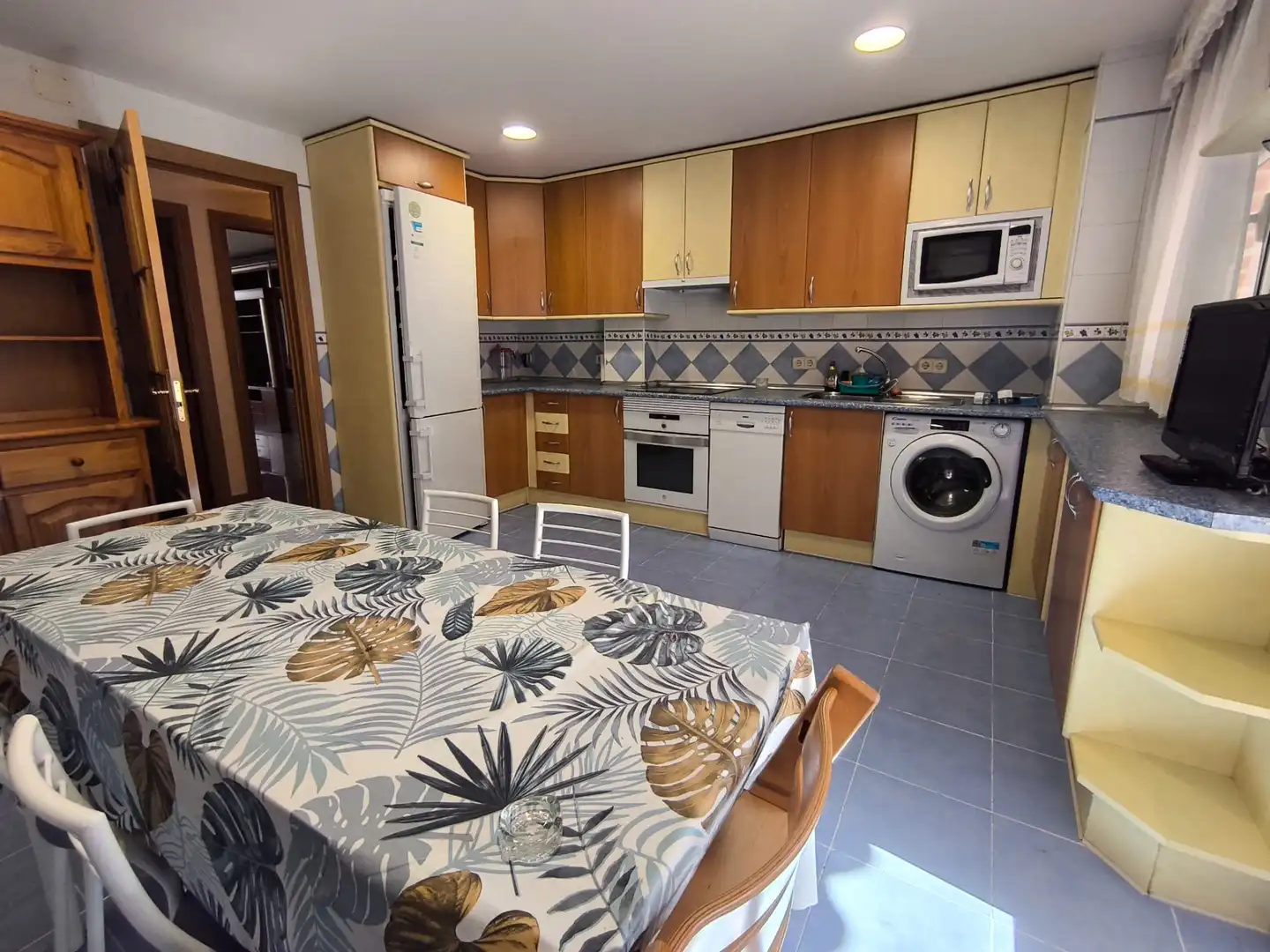 Cocina de Dúplex en venta en Sevilla la Nueva con Aire acondicionado, Calefacción y Terraza