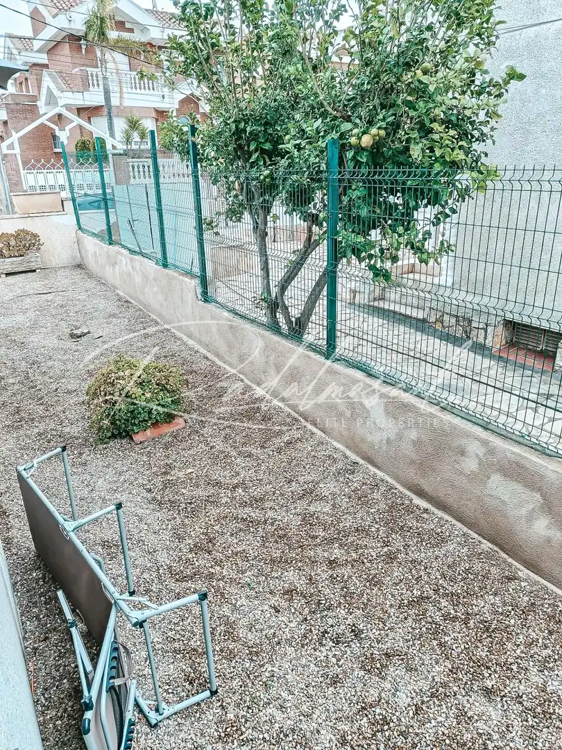 Parkplatz von Einfamilien-Reihenhaus zum Verkauf in Cambrils mit Klimaanlage, Heizung und Privatgarten