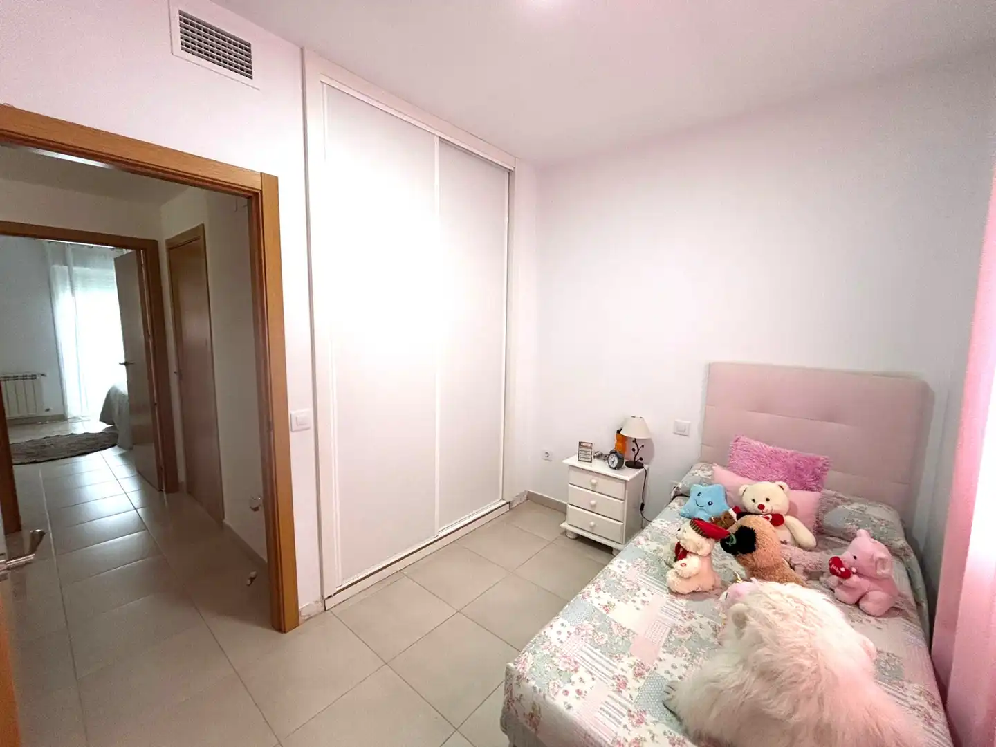 Schlafzimmer von Einfamilien-Reihenhaus zum Verkauf in Mérida mit Klimaanlage, Heizung und Privatgarten