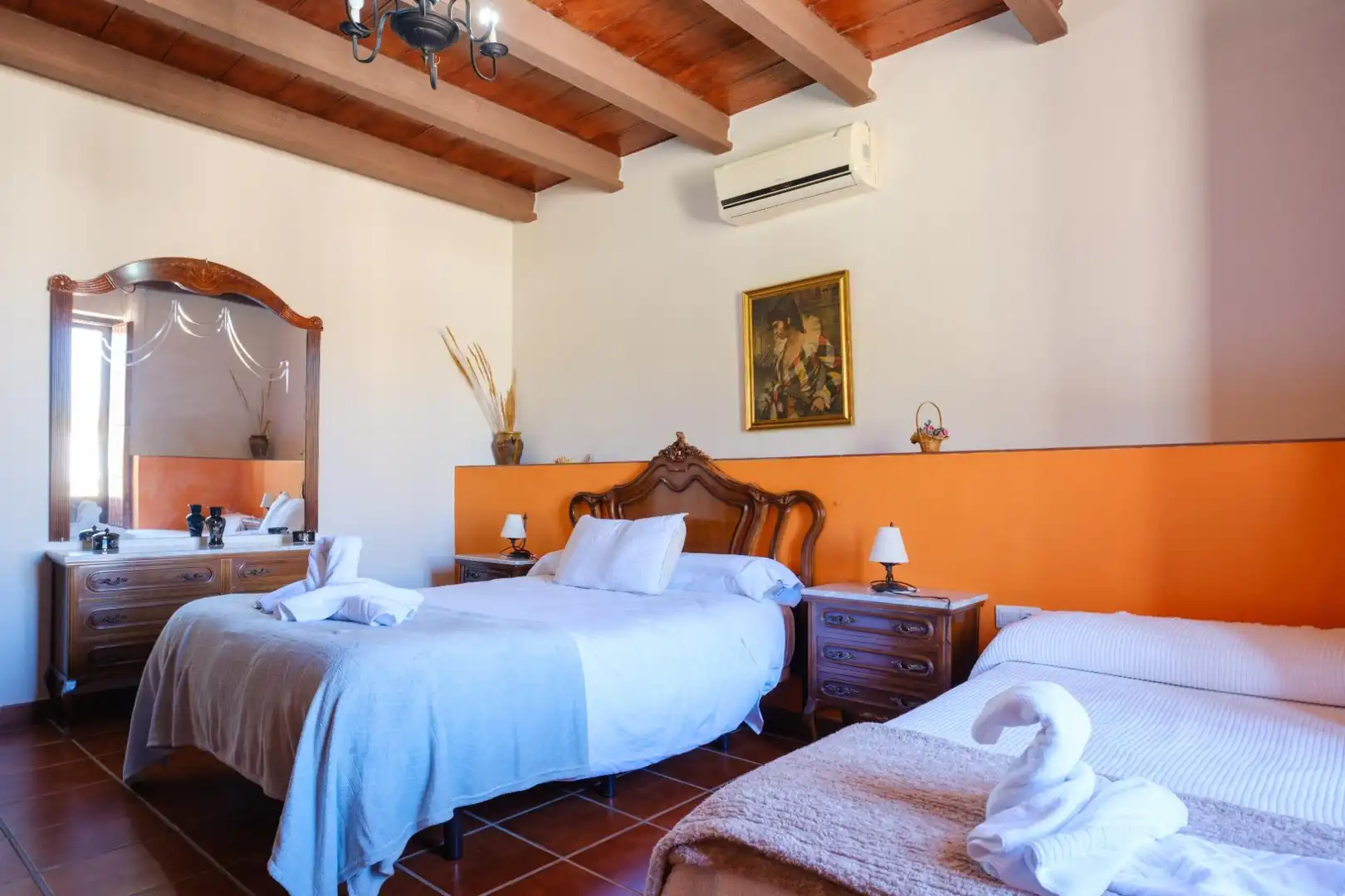 Dormitori de Casa adosada en venda en Teba amb Aire condicionat, Jardí privat i Piscina