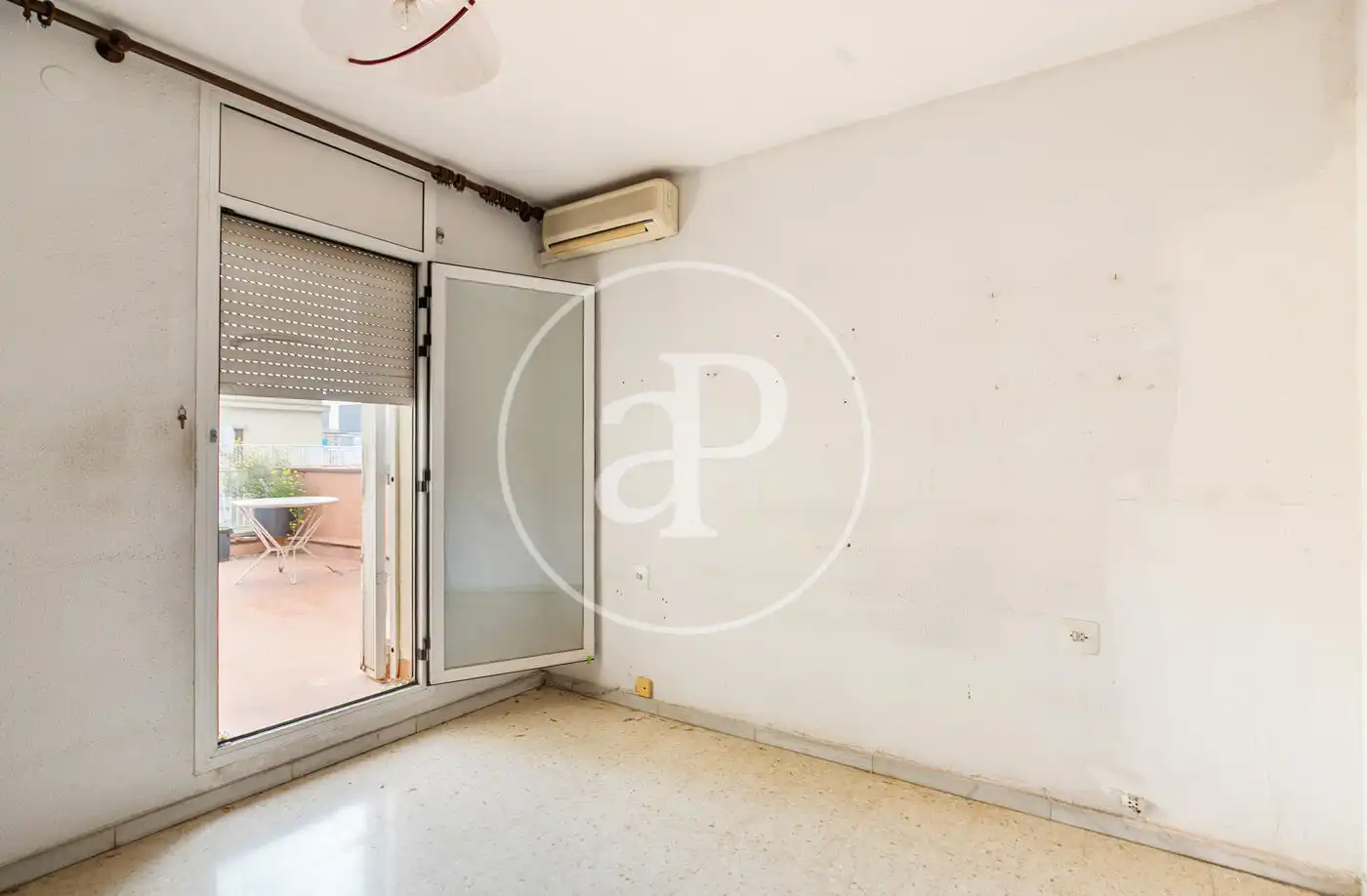 Habitación de Ático en venta en L'Hospitalet de Llobregat con Calefacción, Terraza y Trastero