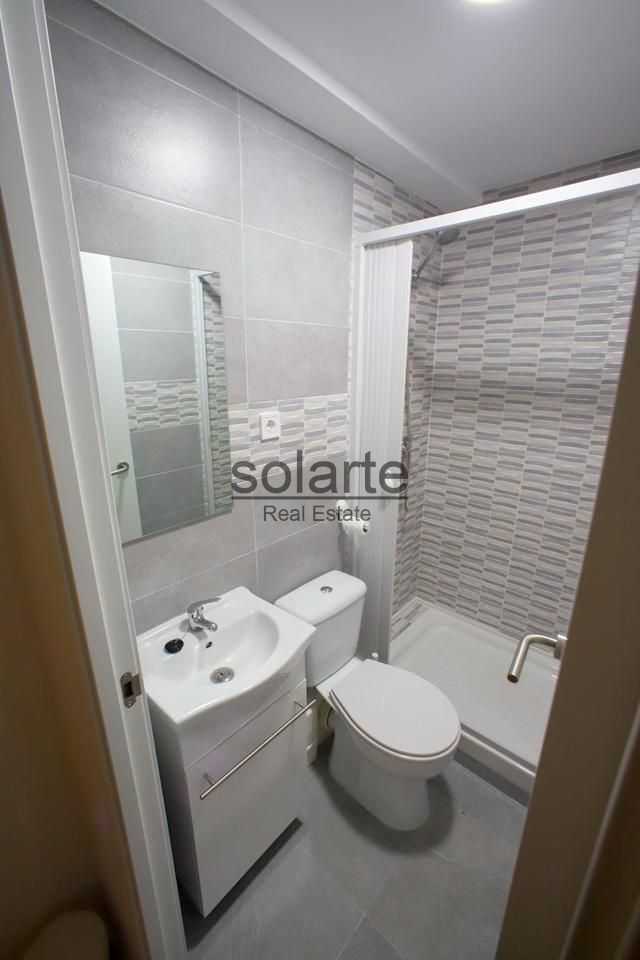 Bathroom of Flat for sale in L'Hospitalet de Llobregat