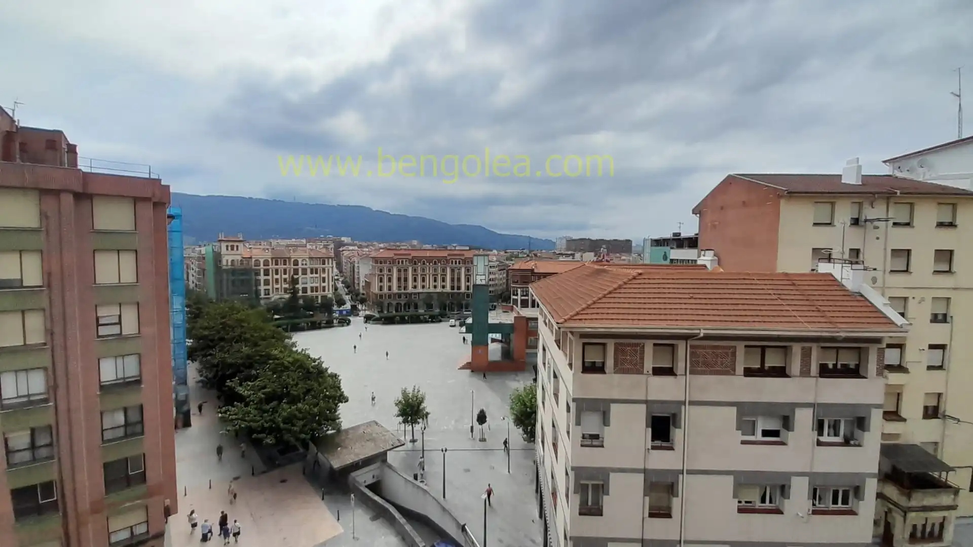 Außenansicht von Wohnung zum Verkauf in Barakaldo  mit Heizung, Abstellraum und Balkon