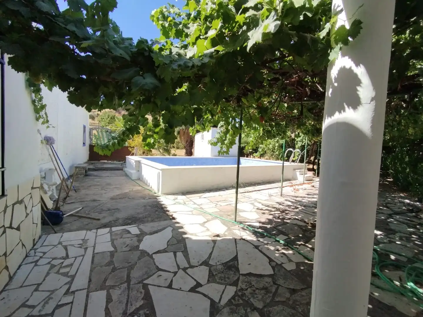 Piscina de Finca rústica en venda en Cabra amb Jardí privat, Terrassa i Piscina