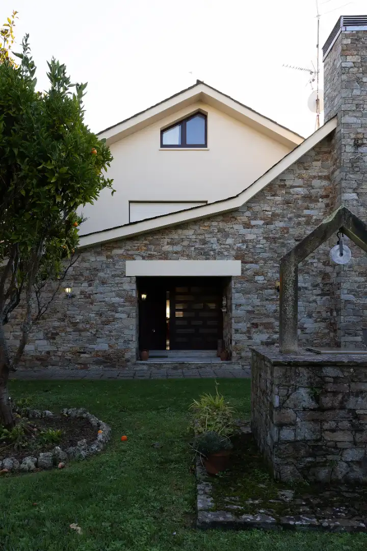 Vista exterior de Casa o chalet en venta en Oleiros con Calefacción, Jardín privado y Parquet